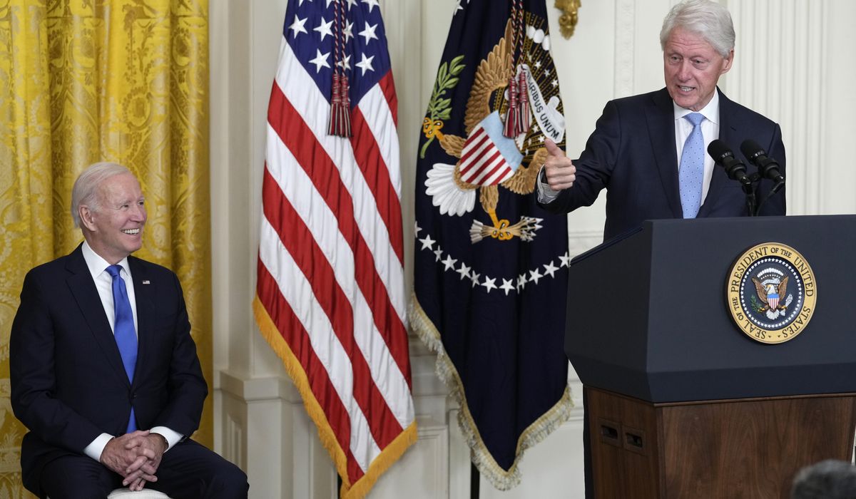 NextImg:Biden, Bill Clinton celebrate Family Medical Leave Act, push for paid leave