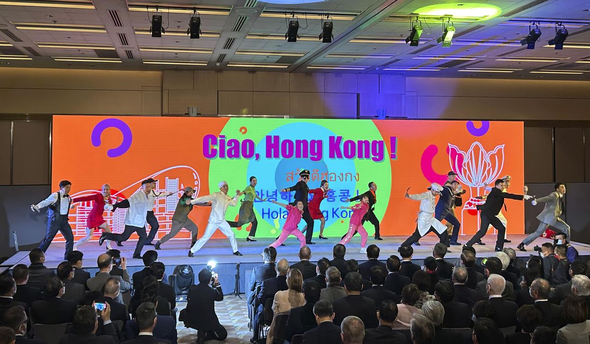 NextImg:Hong Kong woos tourists with air tickets and vouchers
