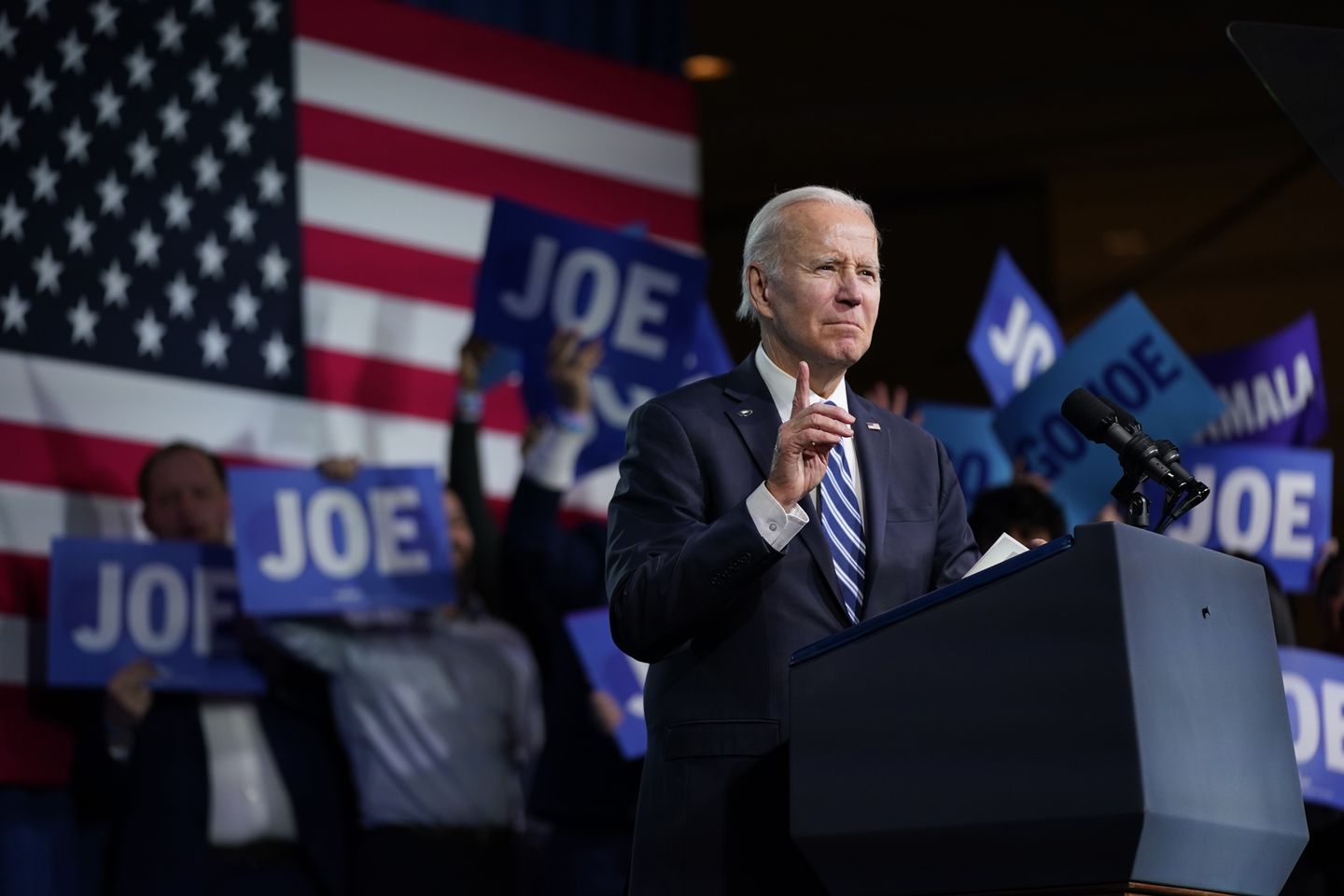 Joe Biden terdengar siap untuk mencari masa jabatan kedua sambil menggalang Demokrat