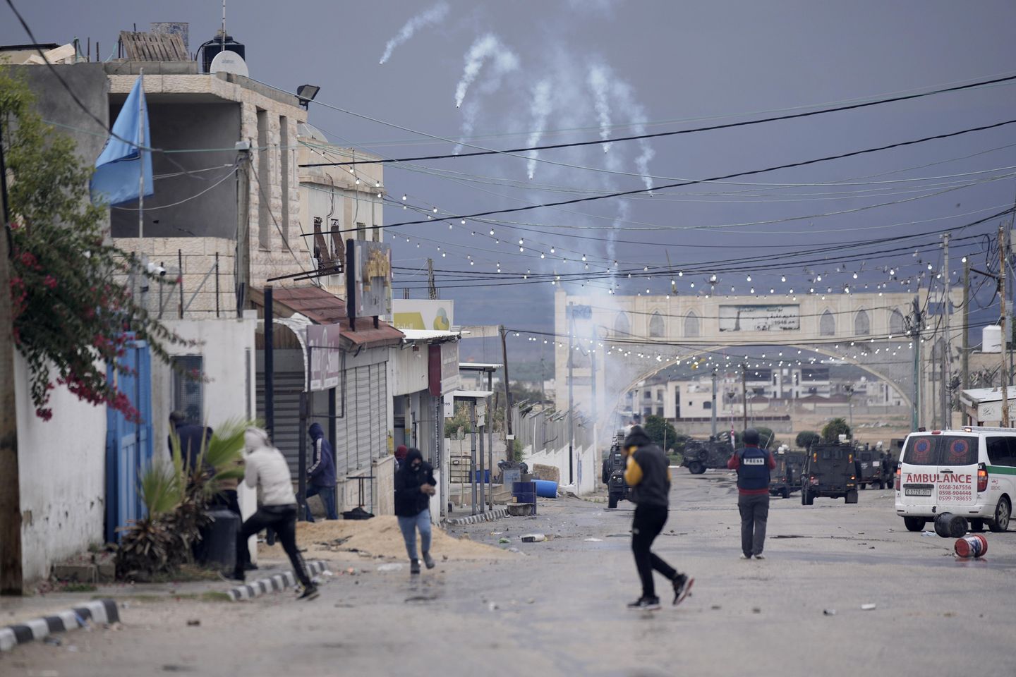 İsrail ordusu Batı Şeria'da kaçakların evlerini kuşattı
