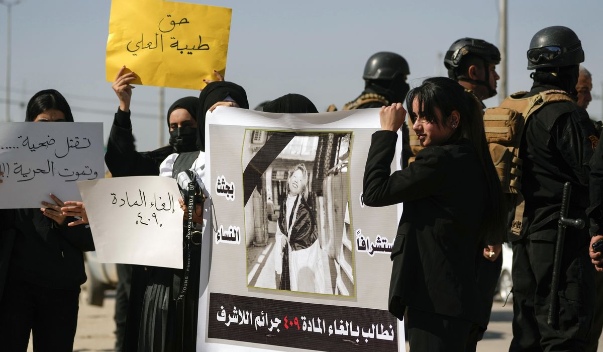 NextImg:Iraqis protest gender violence after YouTube star killed by her father