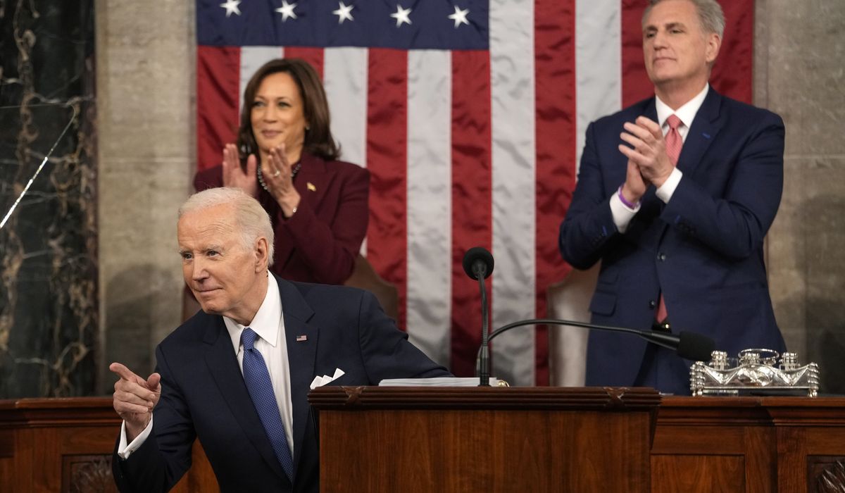 NextImg:Biden challenges Republicans and Democrats to work together