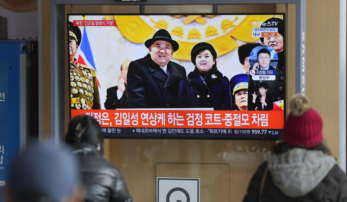 NextImg:Kim Jong-un shows off daughter, missiles at North Korean parade