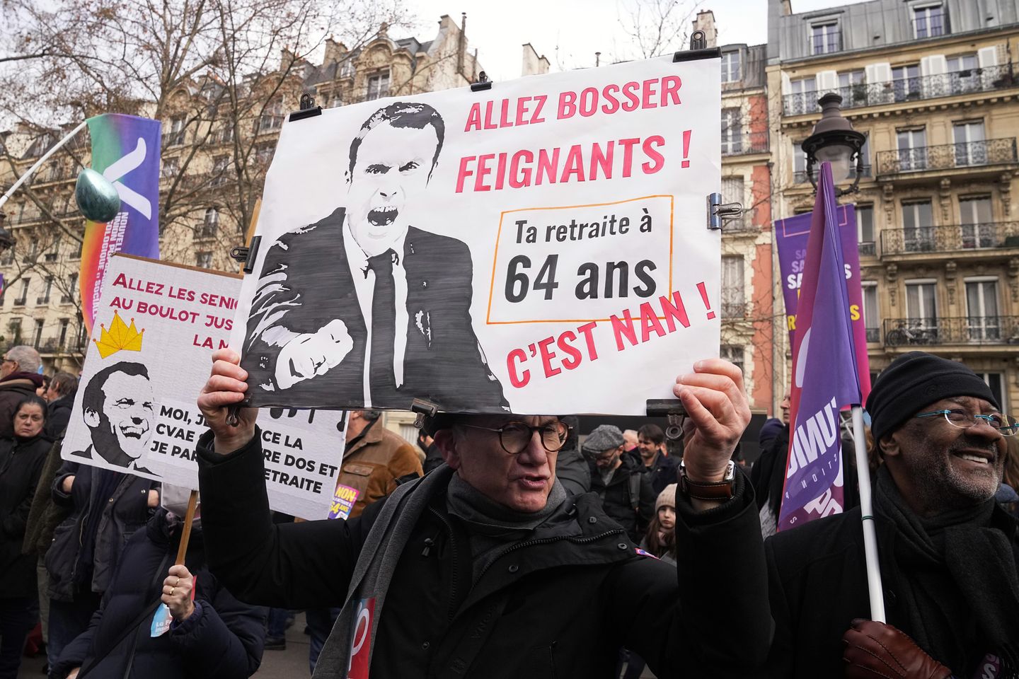 Emeklilik reformu protestolarının dördüncü günü Fransa'yı vurdu