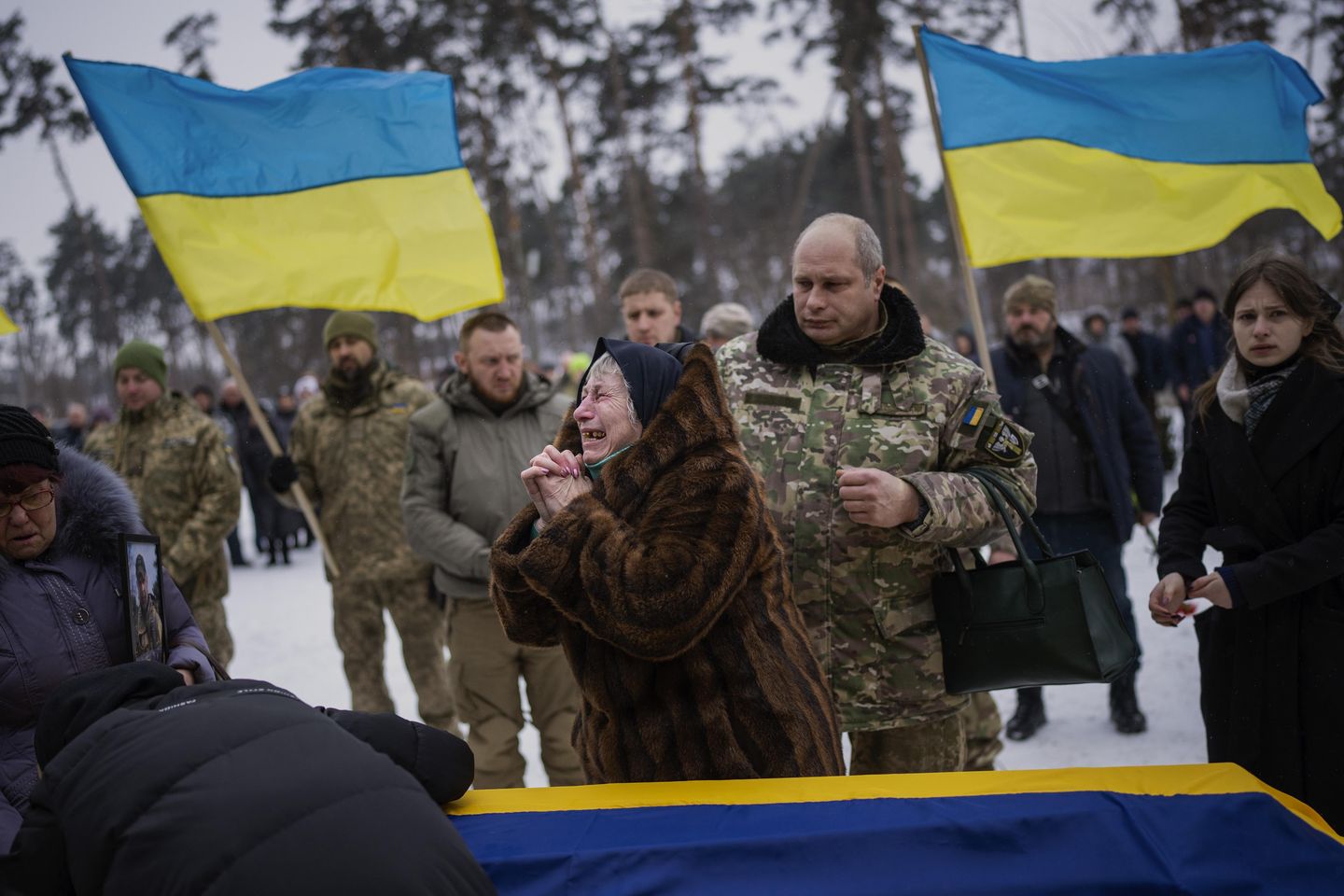 Rusya, doğudaki ezici baskının ortasında Ukrayna'yı bombalamaya devam ediyor