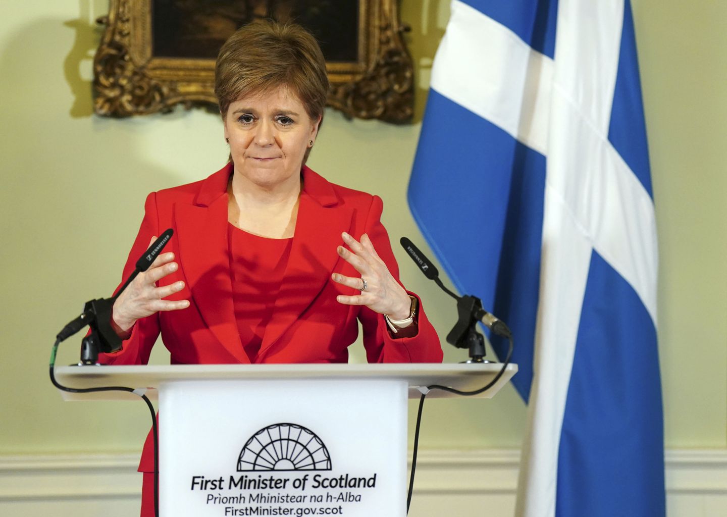 İskoç lider Nicola Sturgeon'un cinsiyet kimliğini belirleme çabası çıkış için suçlandı