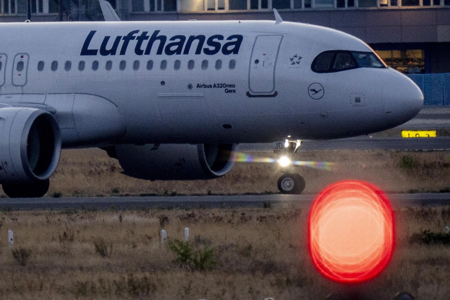 Lufthansa BT arızası nedeniyle tüm uçuşlar Frankfurt'tan yönlendirildi