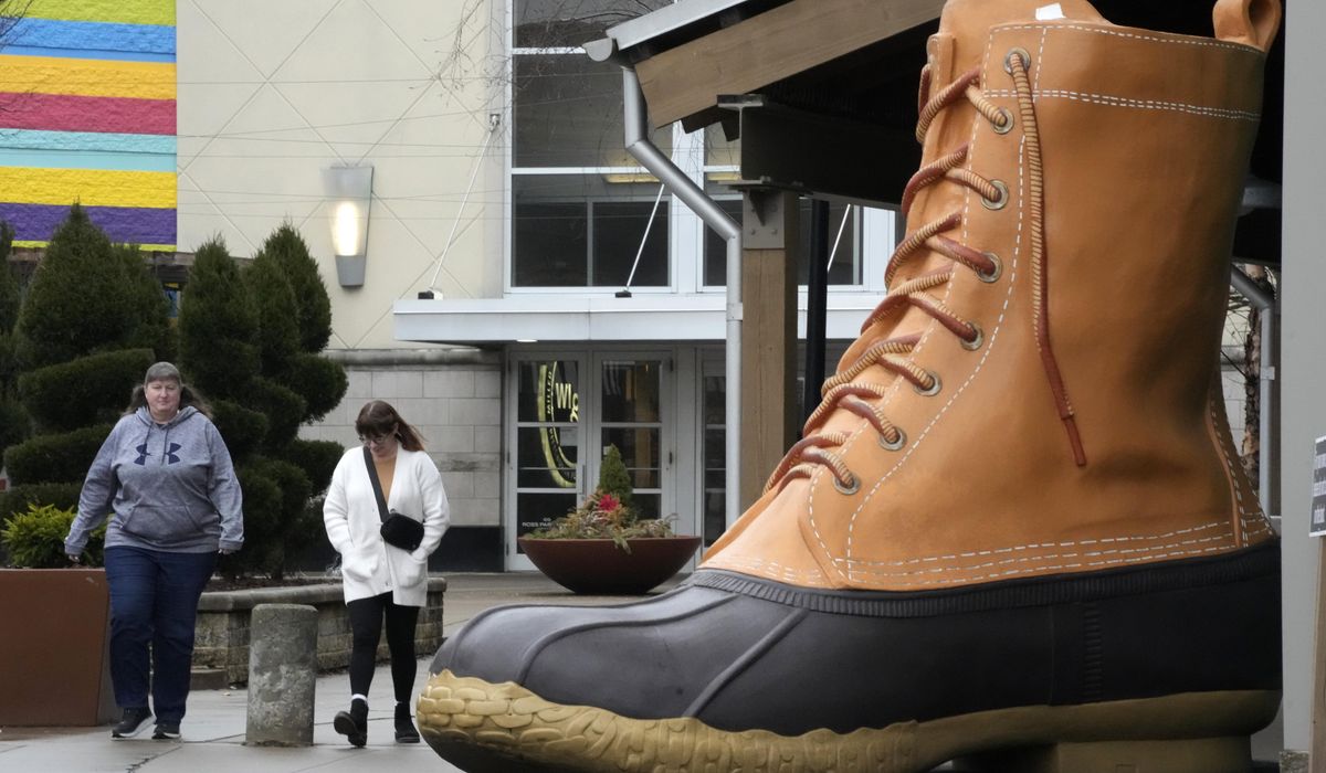 NextImg:Retail sales jump as Americans defy inflation and rate hikes