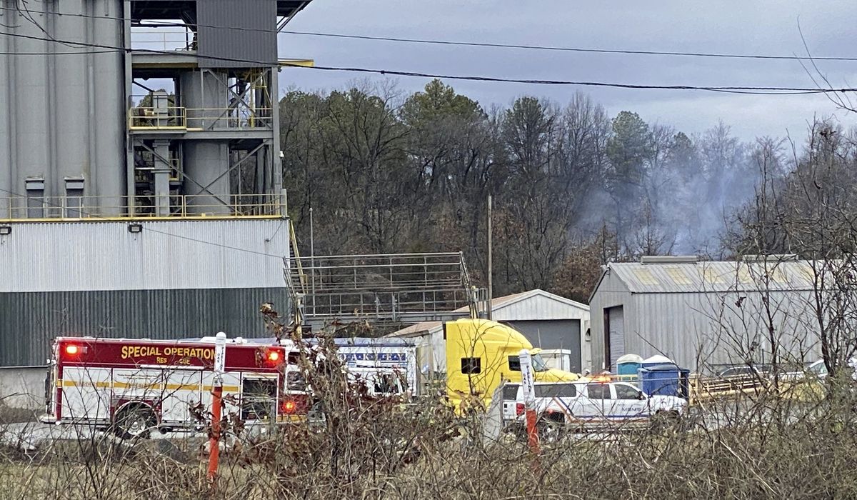 NextImg:Arkansas plane crash kills five who were traveling to investigate Ohio metal plant explosion