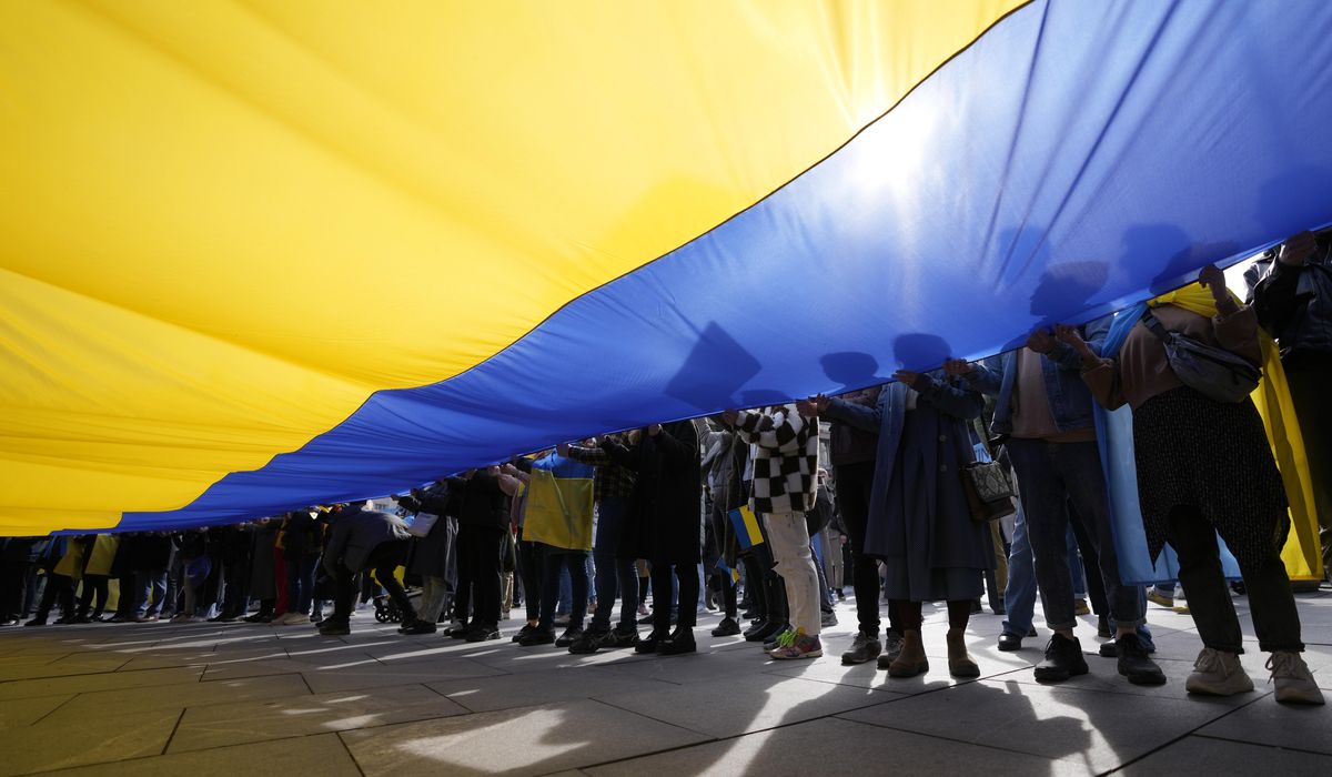 NextImg:Russia muzzles public displays of blue and yellow, arrests those showing support for Ukraine