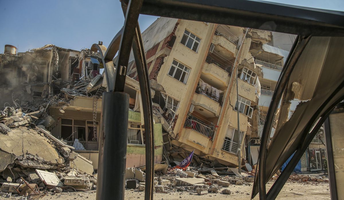 NextImg:Turkey launches investigation into 612 people after quake