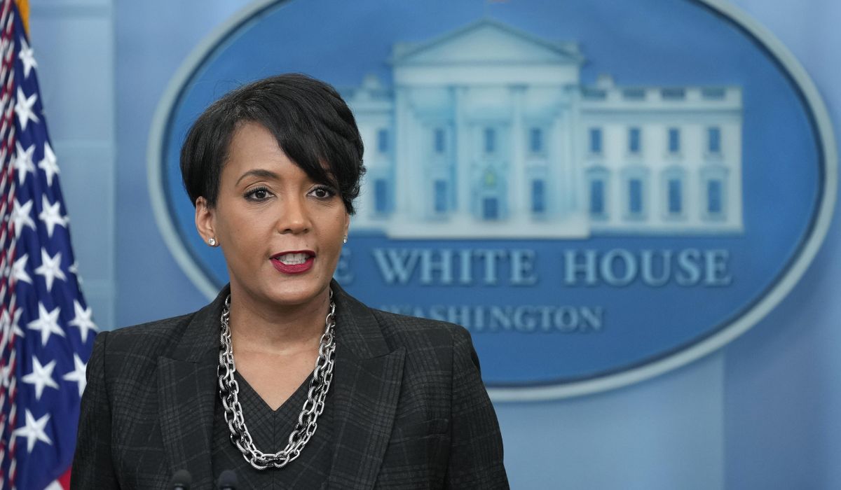 NextImg:Ex-Atlanta Mayor Keisha Lance Bottoms returns to W.H. on export council