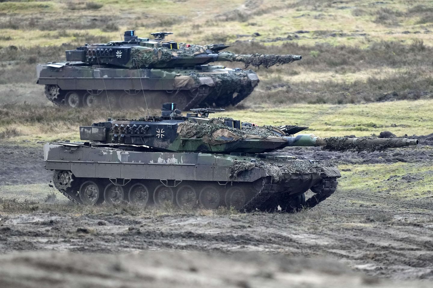 Almanya, naftalinli Swiss Leopard 2 tankları satın almak istiyor