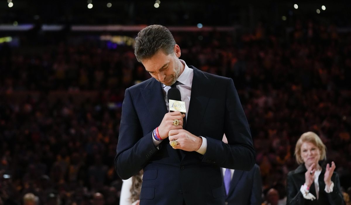 NextImg:Pau Gasol gets emotional as Lakers retire his No. 16 jersey