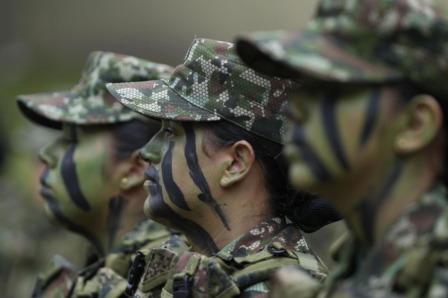 Kolombiya'da 25 yıl sonra ilk kez kadınlar askere gidiyor