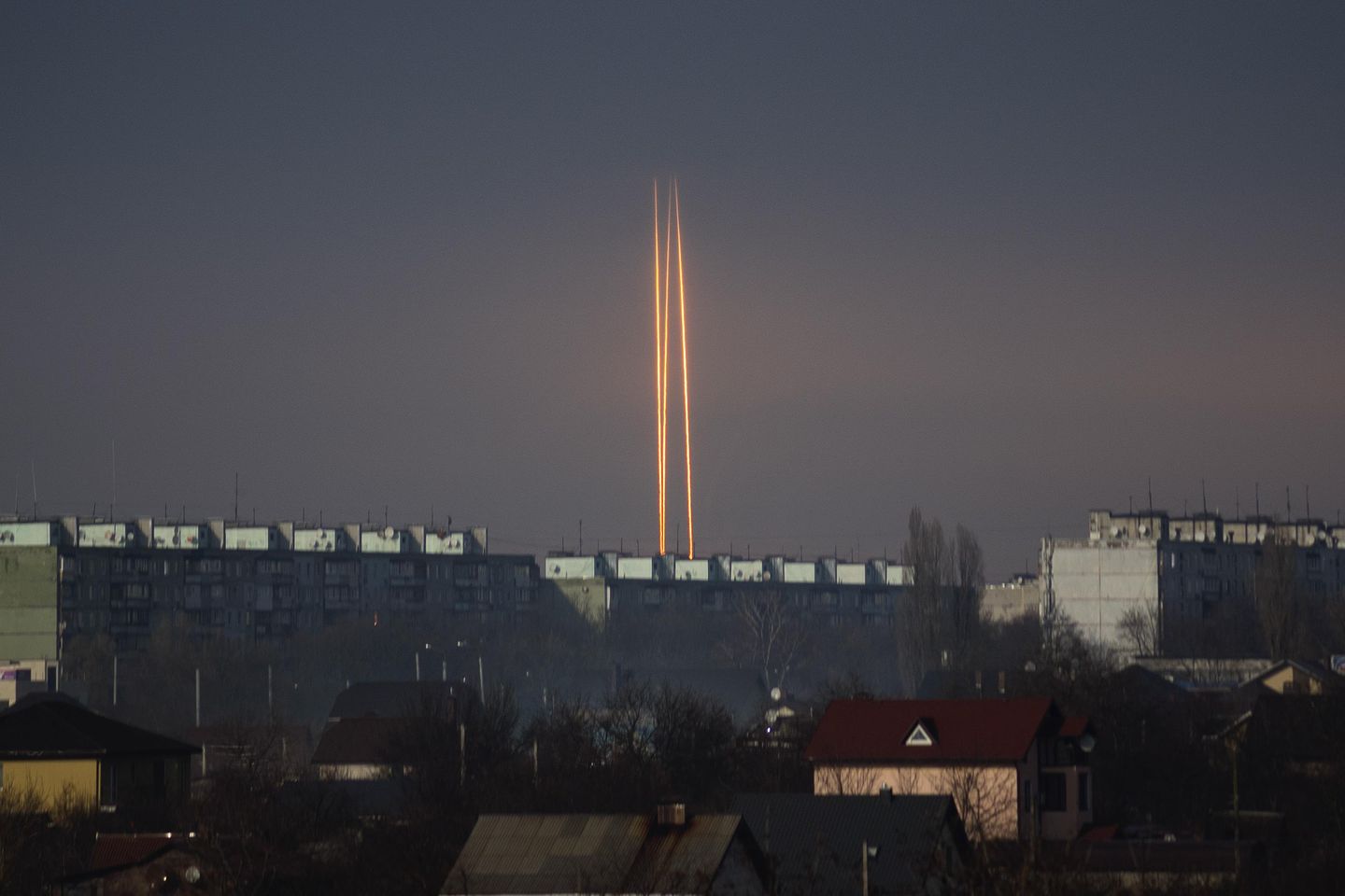 Rusya, Ukrayna'ya dalga saldırılarında hipersonik füzeler ateşledi