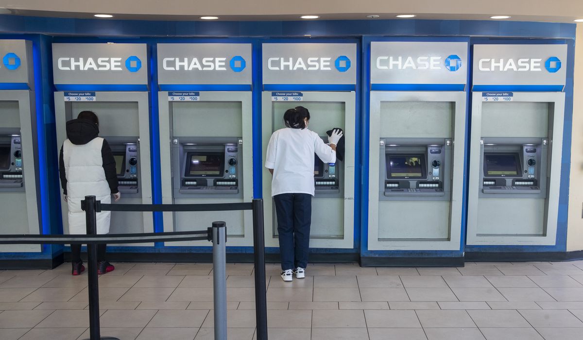 NextImg:Silicon Valley Bank seized by FDIC as depositors pull cash