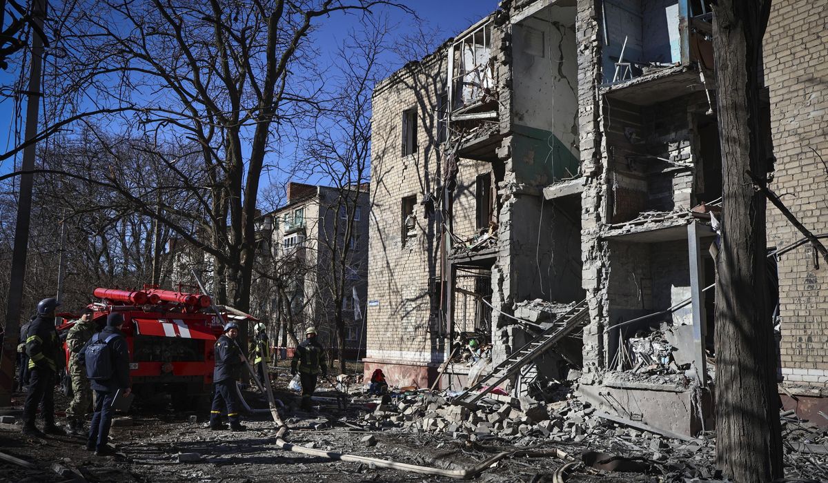 NextImg:Russian missile hits another Ukraine apartment block, 1 dead