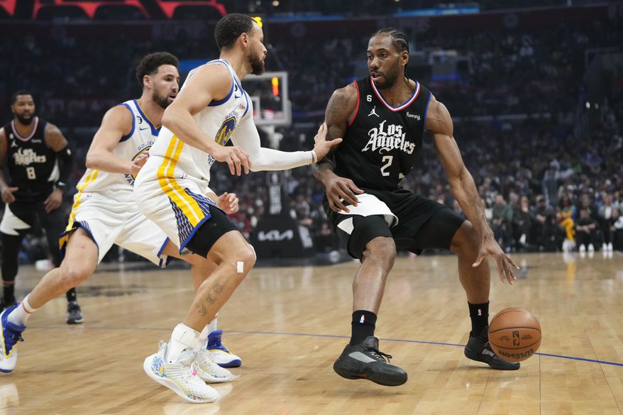 Golden State Warriors&#x27; Stephen Curry, left, defends against Los Angeles Clippers&#x27; Kawhi Leonard during the first half of an NBA basketball game Wednesday, March 15, 2023, in Los Angeles. (AP Photo/Jae C. Hong)