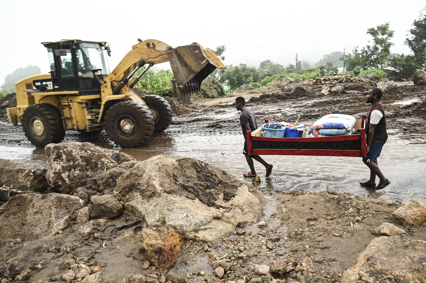 Freddy Kasırgası'ndan sonra ölü sayısı artıyor, yerel halk parçaları topluyor