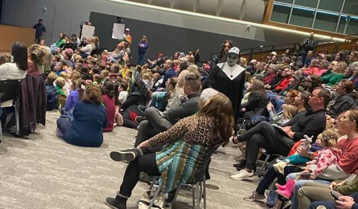 Kirk Cameron draws protesters in drag for children’s book reading at Arkansas library