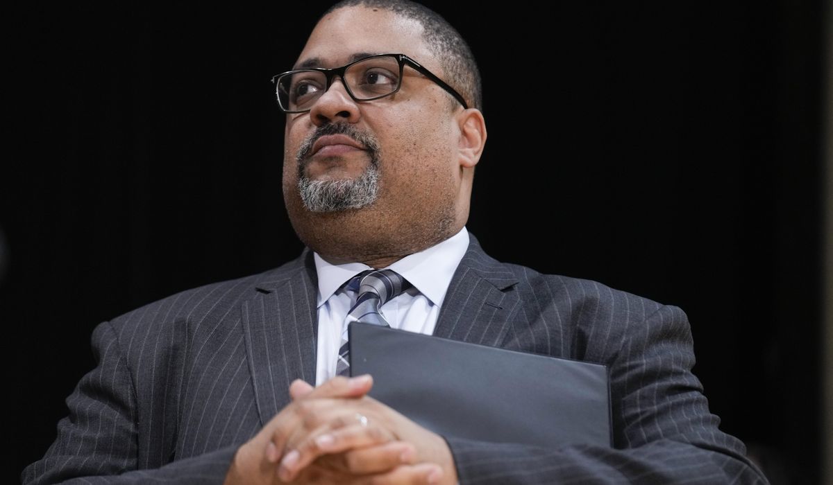 NextImg:Manhattan D.A. Alvin Bragg caving to political pressure in Trump case, analysts say