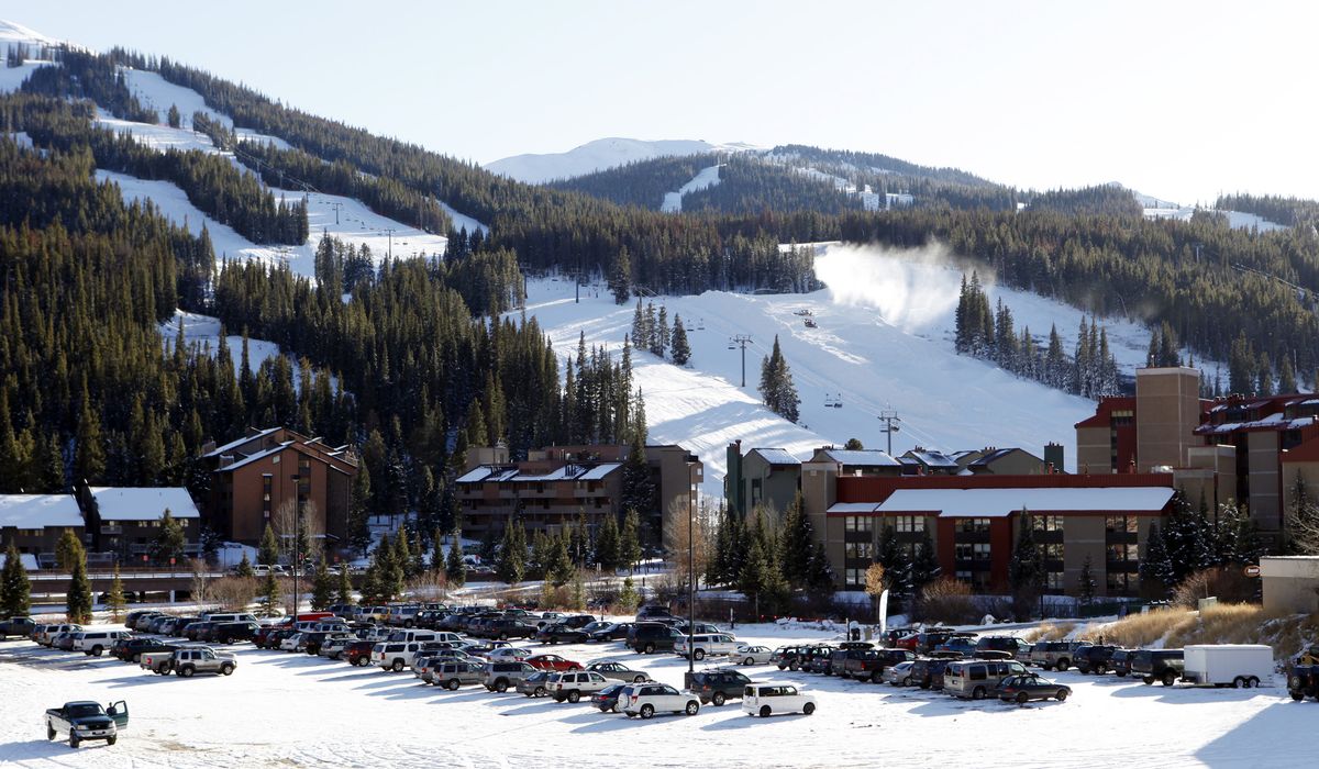 NextImg:Two Illinois high schoolers on spring break die in sledding accident in Colorado