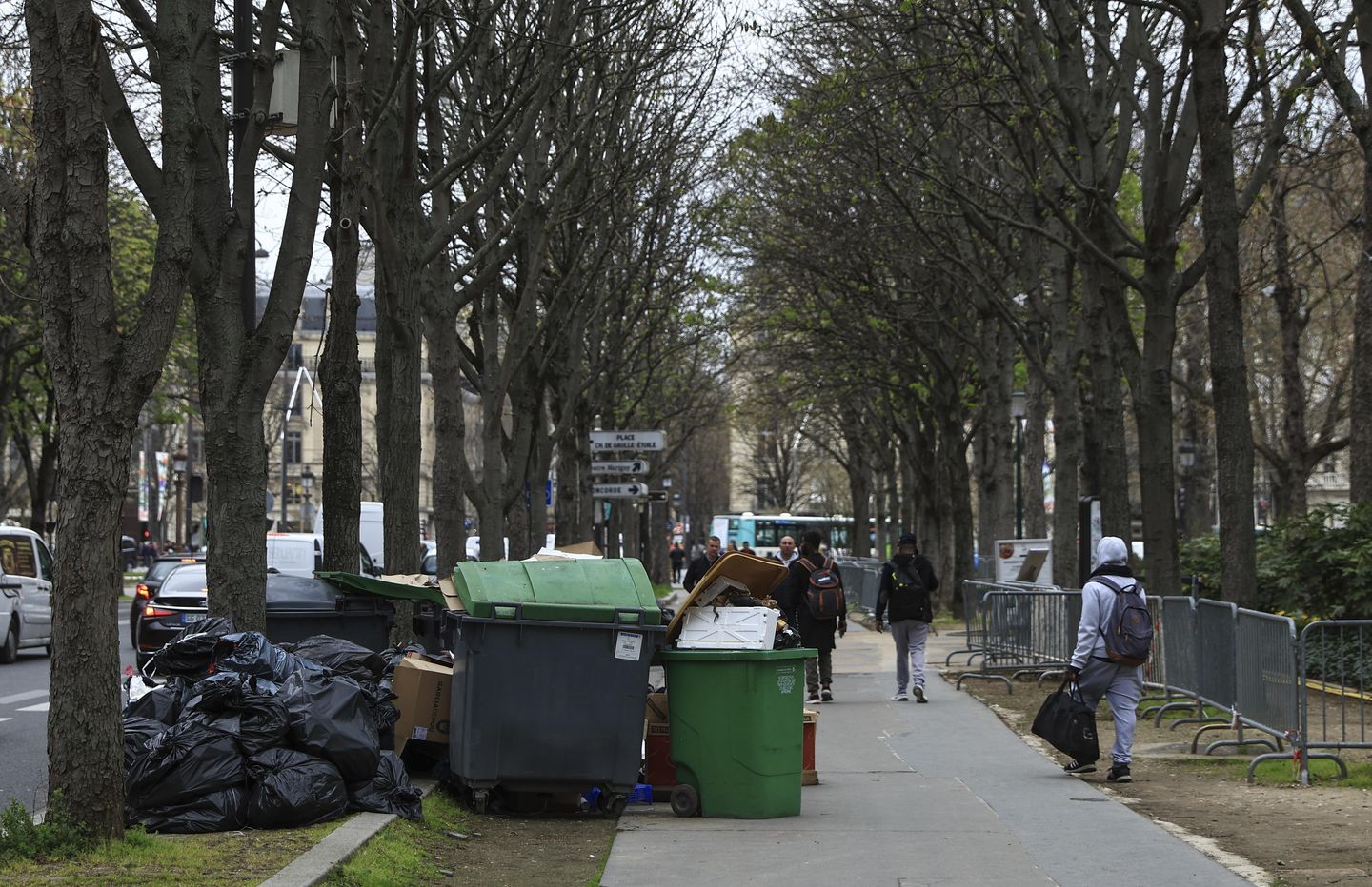 Çöp: Paris sokaklarında yığınlar halinde protesto sembolü haline geliyor
