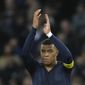 PSG&#x27;s Kylian Mbappe applauds fans at the end of the French League One soccer match between Paris Saint-Germain and Rennes at the Parc des Princes in Paris, Sunday, March 19, 2023. (AP Photo/Christophe Ena)