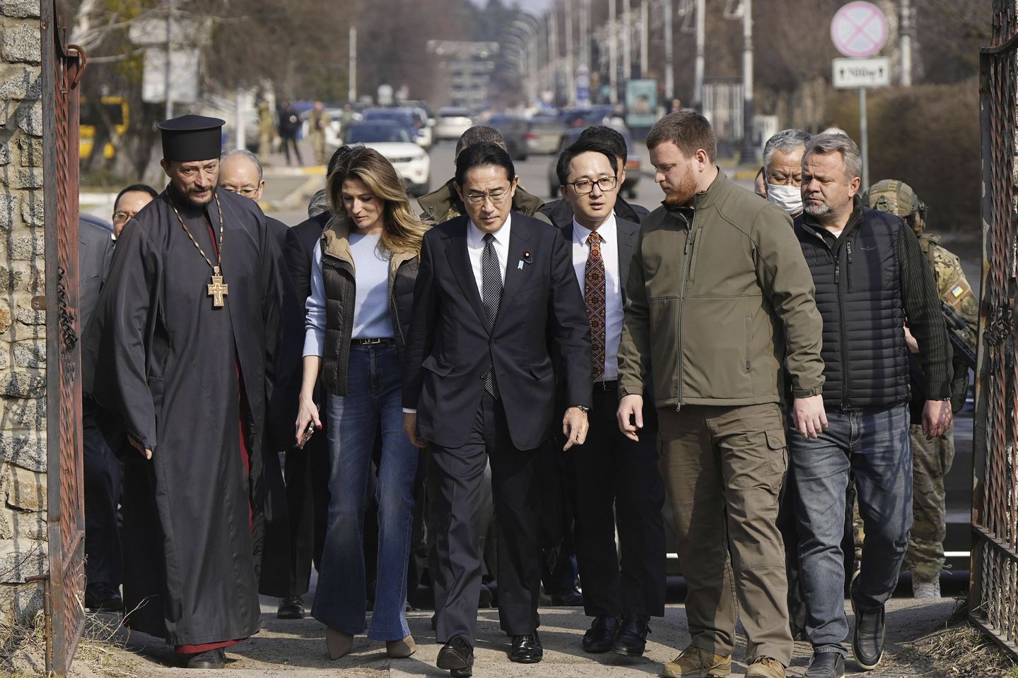 Japon Fumio Kişida sürpriz Kiev gezisi yaparken, Çinli Xi Moskova'yı ziyaret ediyor