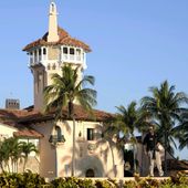 A Secret Service officer stands in front of former President Donald Trump&#x27;s Mar-a-Lago estate, Tuesday, March 21, 2023, in Palm Beach, Fla. (AP Photo/Lynne Sladky)