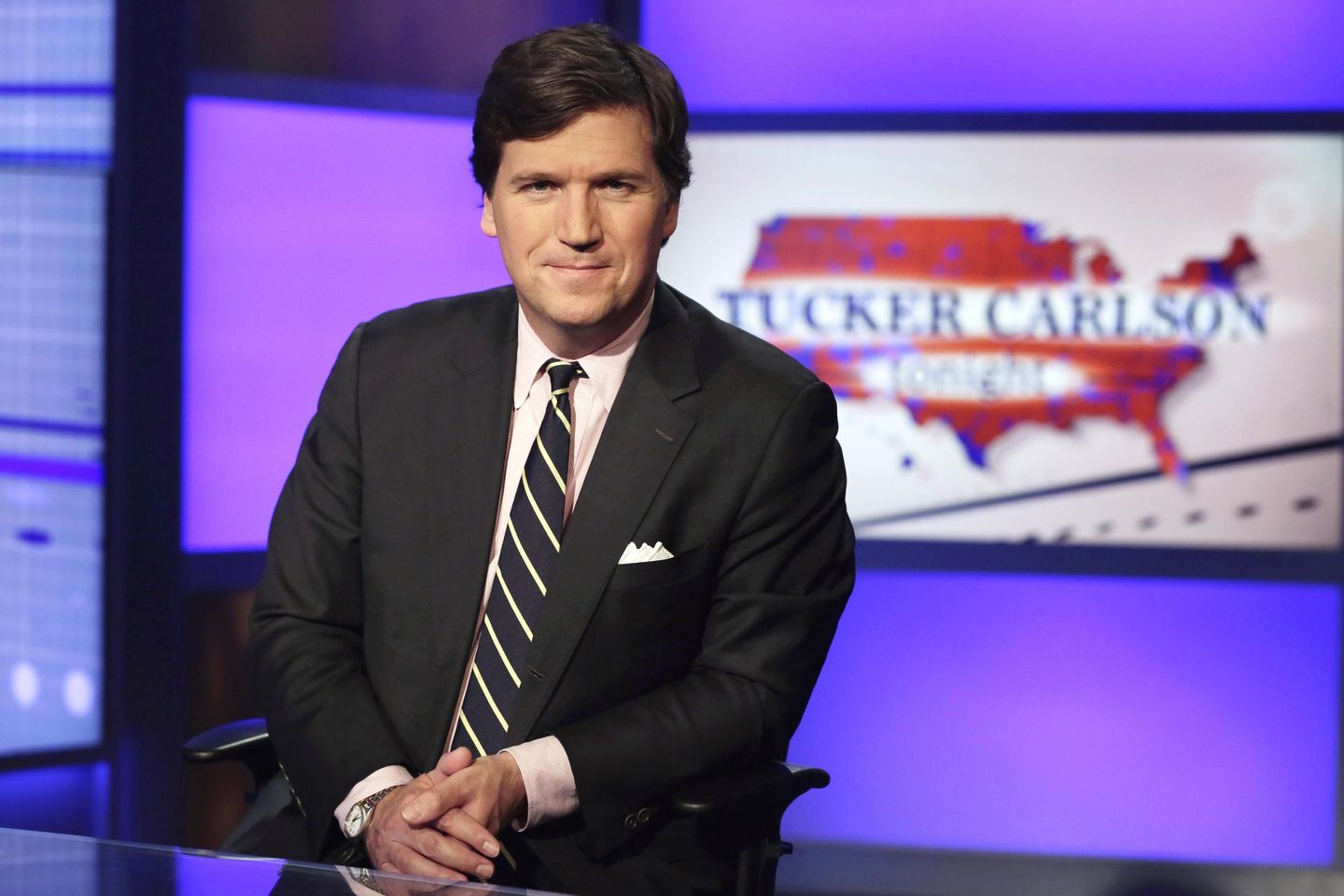 Pengacara Raymond Epps menuntut Tucker Carlson, Fox News meminta maaf atas ‘kebohongan’ 6 Januari