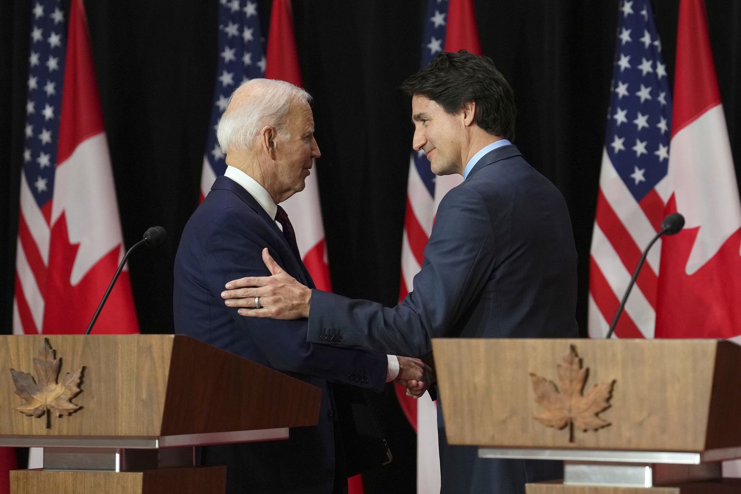 Joe Biden, Justin Trudeau mengumumkan kesepakatan untuk mengembalikan pencari suaka migran yang menyeberang ke Kanada