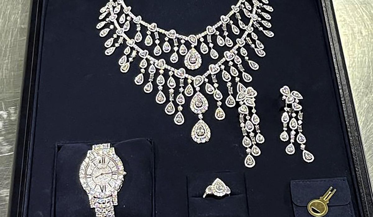 NextImg:Bolsonaro’s legal woes deepen with undeclared diamond gifts