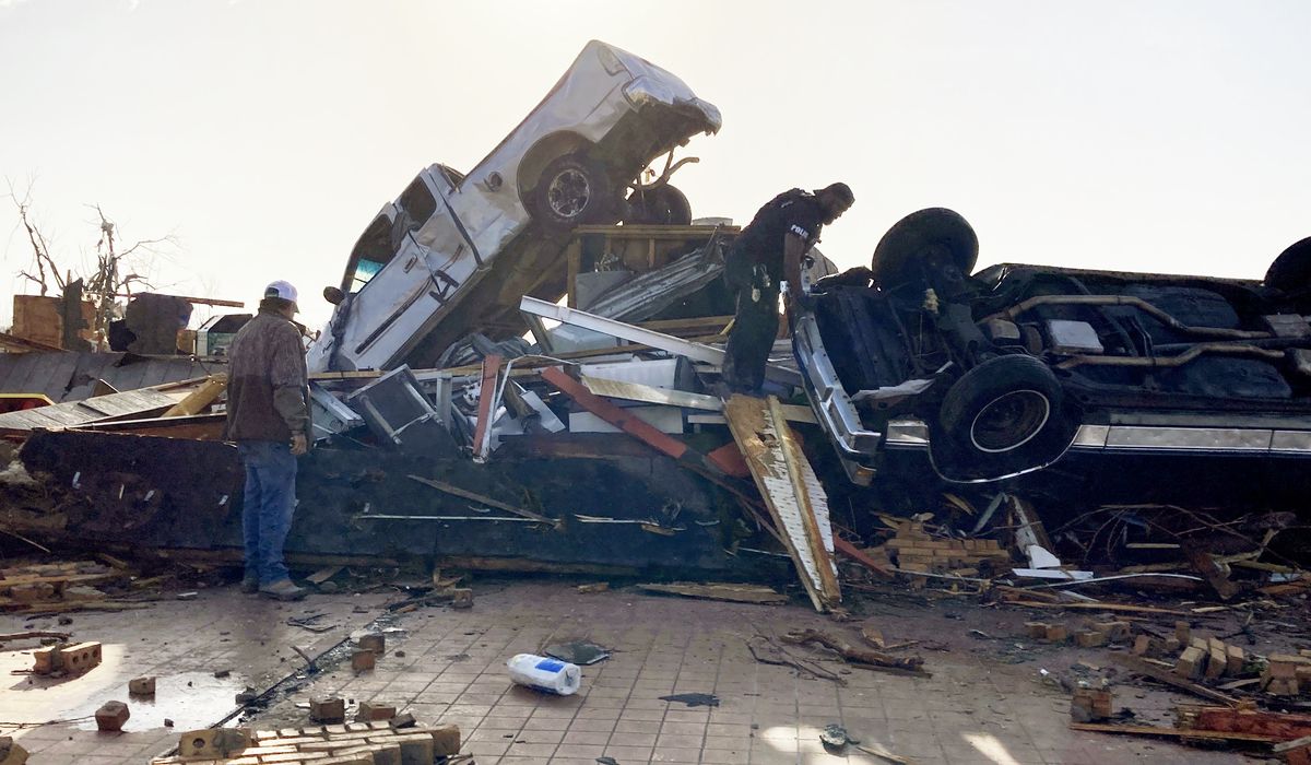 NextImg:Mississippi tornadoes kill 23, injure dozens overnight