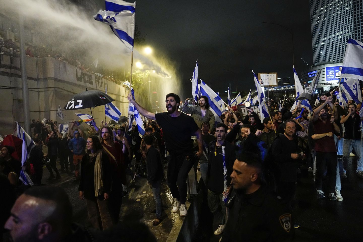 Kelompok Israel meminta pengadilan untuk menghukum Netanyahu atas rencana hukum