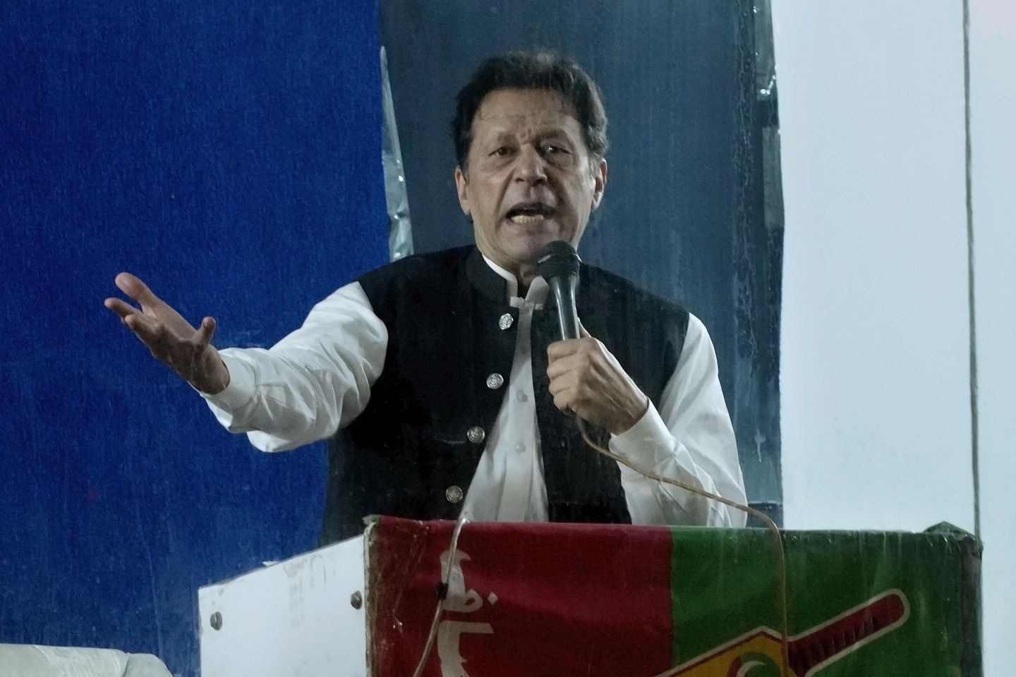 Mantan PM Pakistan, Khan, menyusun rencana penyelamatan ekonomi pada rapat umum