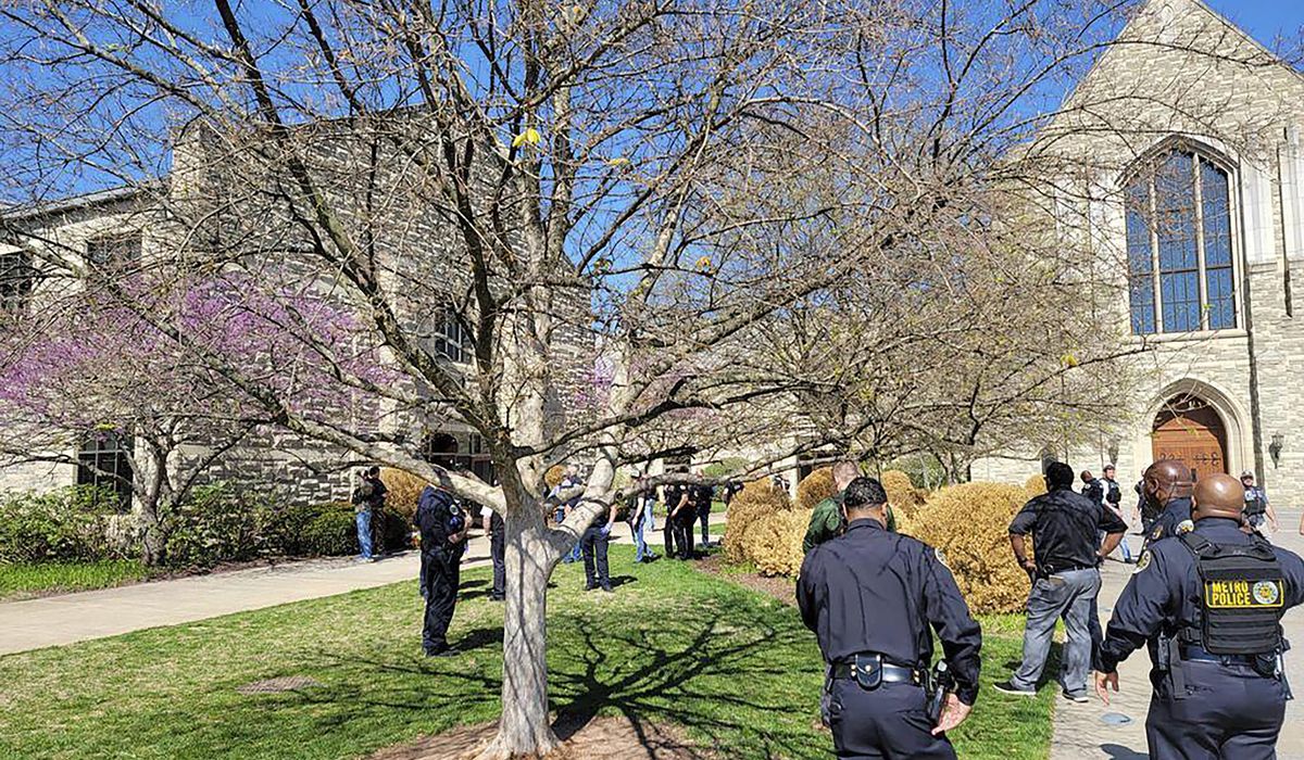 NextImg:3 students, gunman dead in shooting at Christian school in Nashville