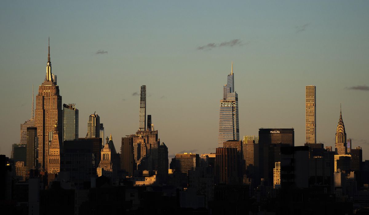 NextImg:Manhattan claws back people as urban counties stem outflow