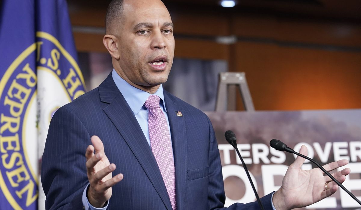 NextImg:Jeffries denies White House undercut Democrats on bills