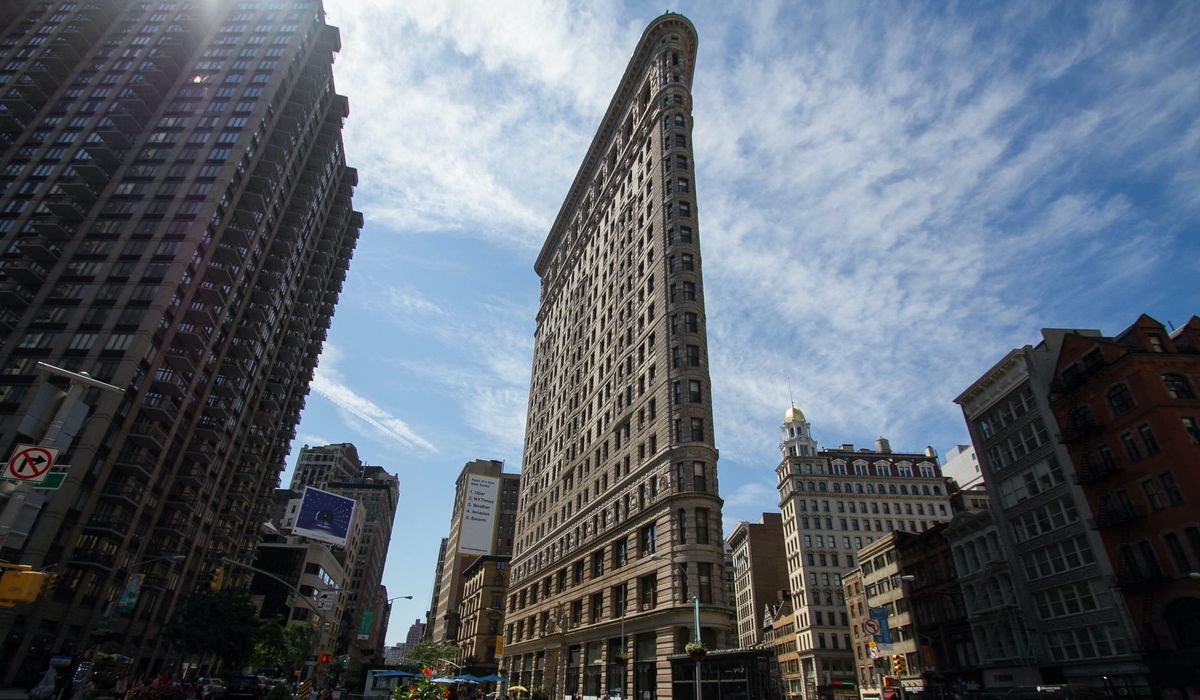 NextImg:Winner of Flatiron Building auction misses paying his bill