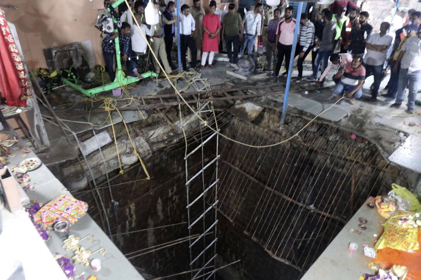 Hint tapınağındaki kuyu çöktü, 35 kişi öldü