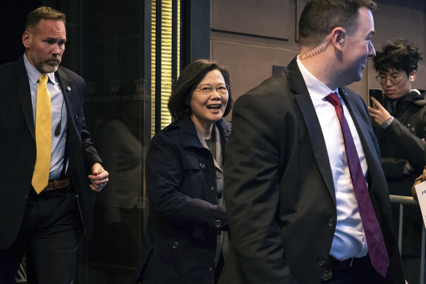 Tayvanlı Tsai Ing-wen ABD'de mola verdiği için Çin uyarılarını yeniliyor