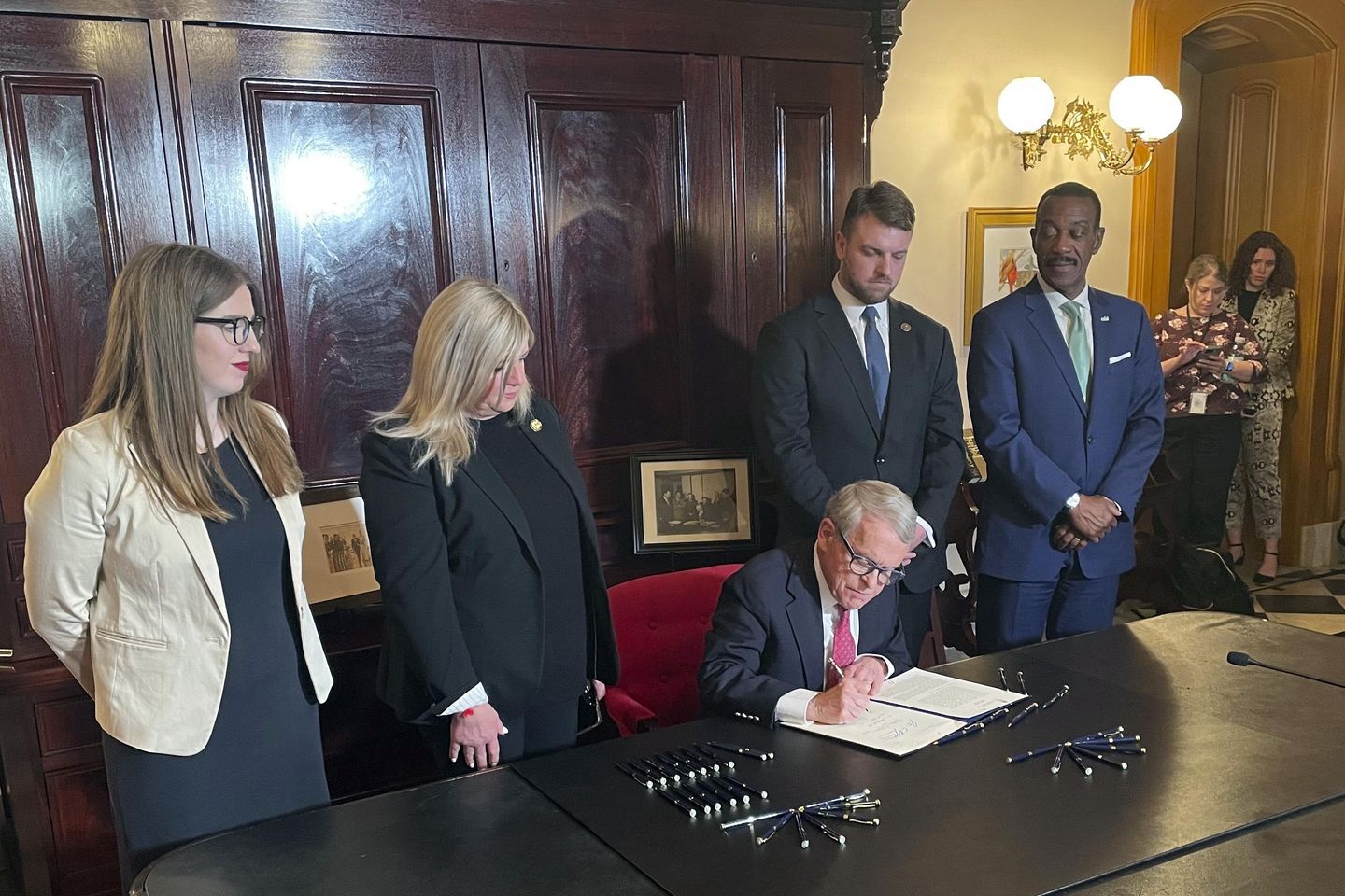 Ohio governor signs rail safety measures into law