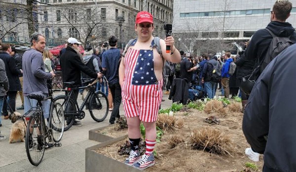NextImg:Courthouse spectacle magnifies America’s political fissure as pro-Trump, anti-Trump forces clash