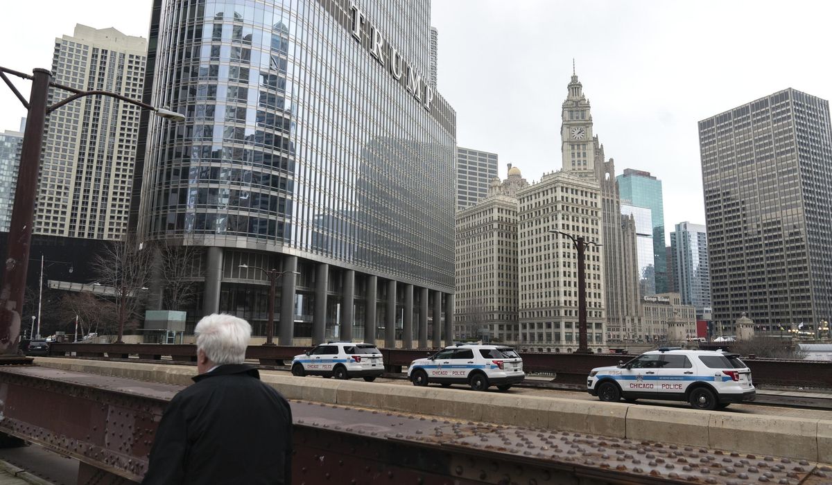 NextImg:Chicago police send large response to Trump Tower
