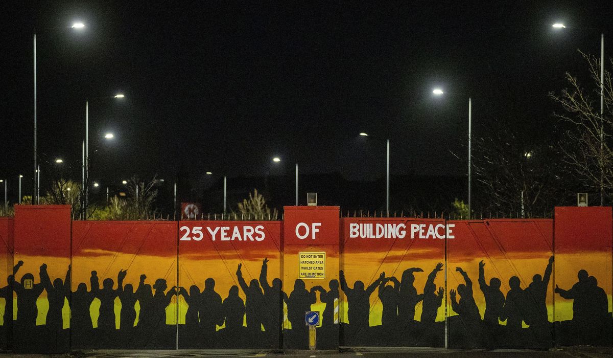NextImg:Police: Dissidents may try attacks as N. Ireland marks peace