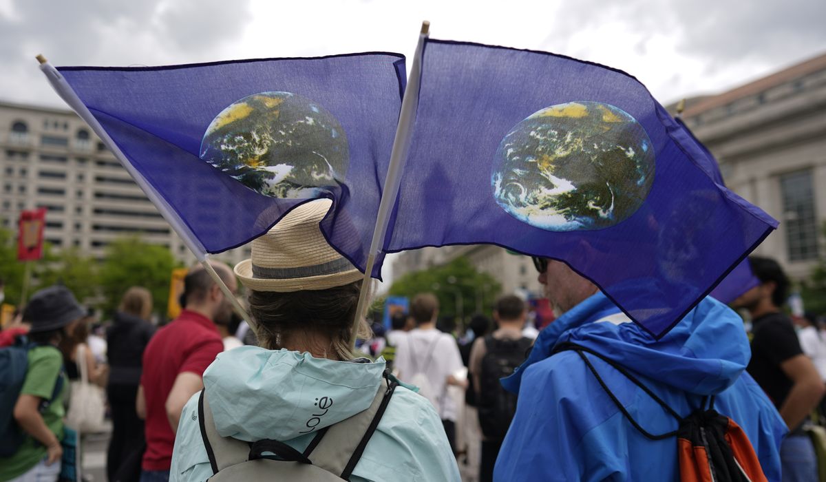 NextImg:Environmentalists block George Washington Parkway over Alaska oil drilling
