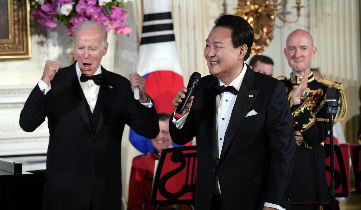NextImg:Biden sends visiting world leaders onto White House driveway to engage world press