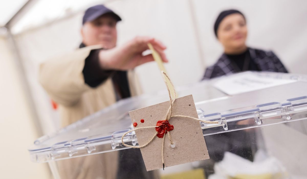 NextImg:Turkish citizens abroad begin voting in national election